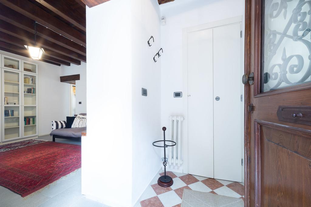 Апартаменты Ve.N.I.Ce Cera Casa Santo Stefano Венеция Экстерьер фото