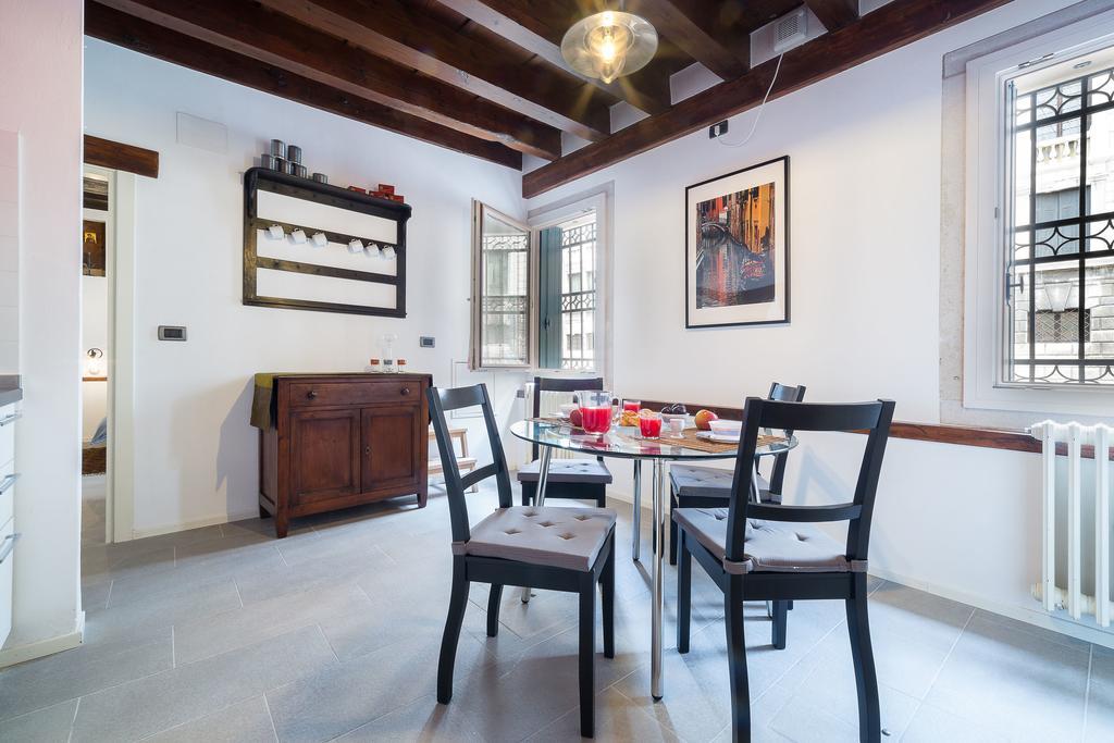 Апартаменты Ve.N.I.Ce Cera Casa Santo Stefano Венеция Экстерьер фото