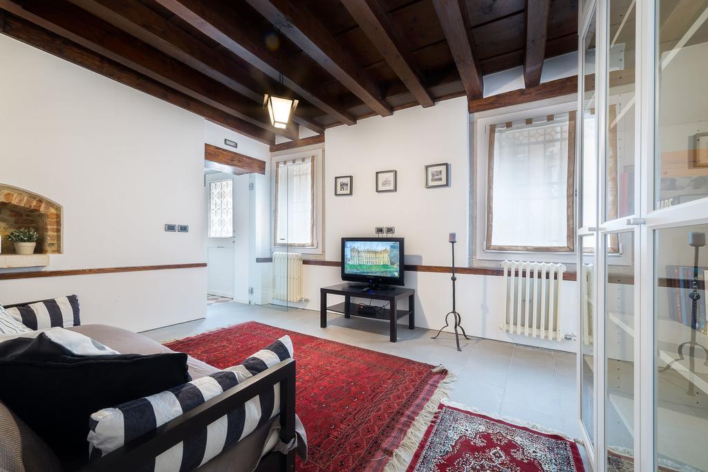 Апартаменты Ve.N.I.Ce Cera Casa Santo Stefano Венеция Экстерьер фото